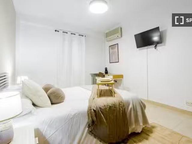 Encantador Habitación en piso compartido de 7 habitaciones en.