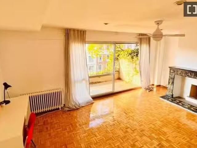 Único Habitación en piso compartido en alquiler en Universidad.