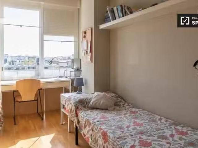Encantador Habitación en piso compartido en Hispanoamérica, Ma.