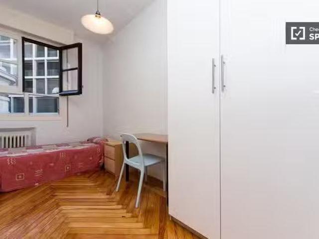 Nuevo Habitación equipada en apartamento de 9 dormitorios en M.