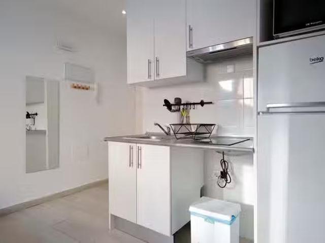 ¡Recién llegado! Piso de 1 habitación en Calle de Rodrigo Uhagón