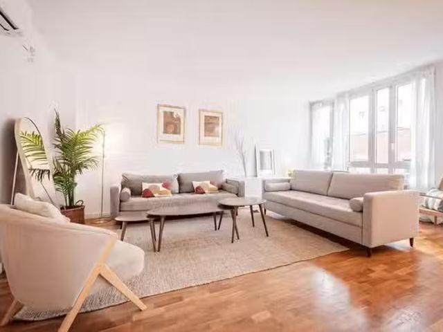 Único Piso de 3 habitaciones en Barcelona