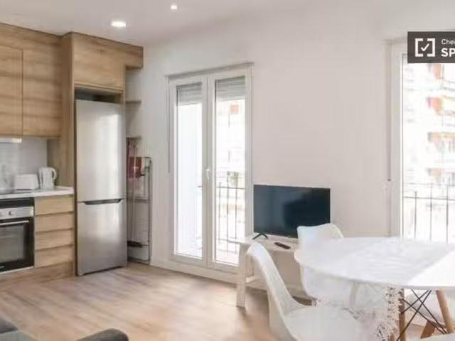 ¡Oferta! Piso de 4 habitaciones en alquiler en Puerta del Ángel