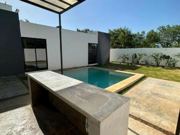 NUEVO PRECIO HERMOSA CASA SOLA PLANTA EN VENTA MERIDA, CONKAL PRIVADA YAXLUM AVC 2489