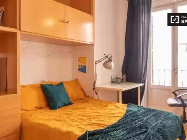 Bonito Se alquila habitación en apartamento de 7 dormitorios e.