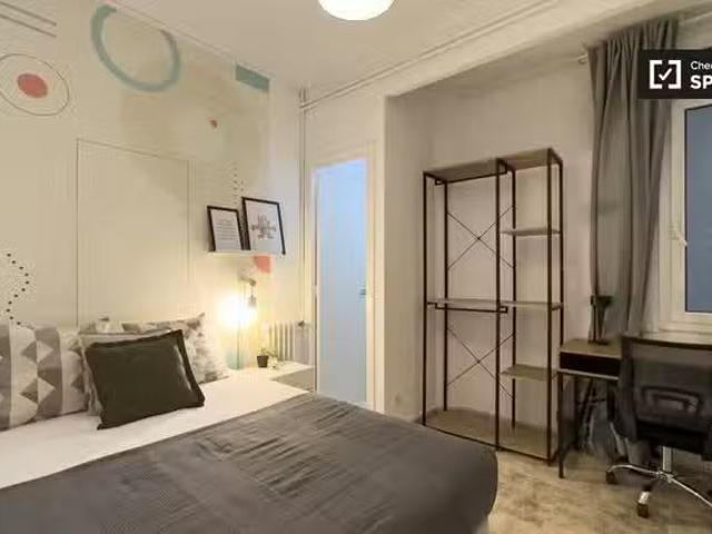 ¡Renta! Se alquila habitación en el apartamento de 6 dormitori.