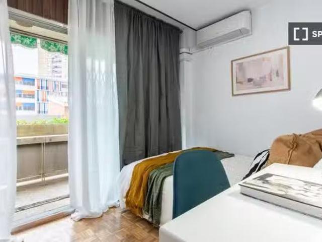 ¡Recién llegado! Se alquila habitación en piso compartido de 1.