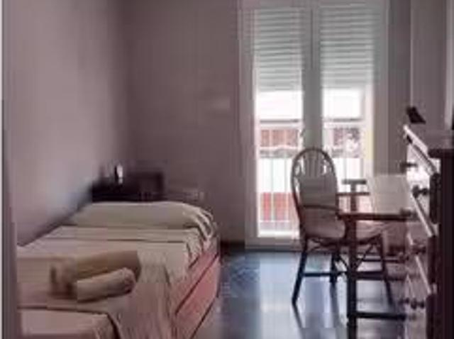 Nuevo Se alquila habitación en piso compartido en Plaza de Tor.