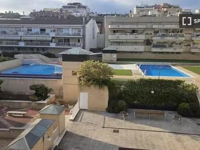 ¡Renta! Se alquila habitación en piso compartido en Sant Cugat.