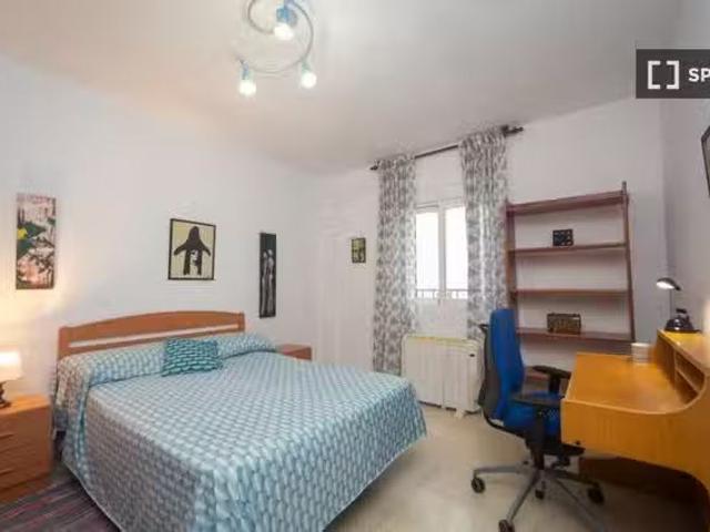 Bonito Se alquila habitación en piso de 4 habitaciones en Gran.