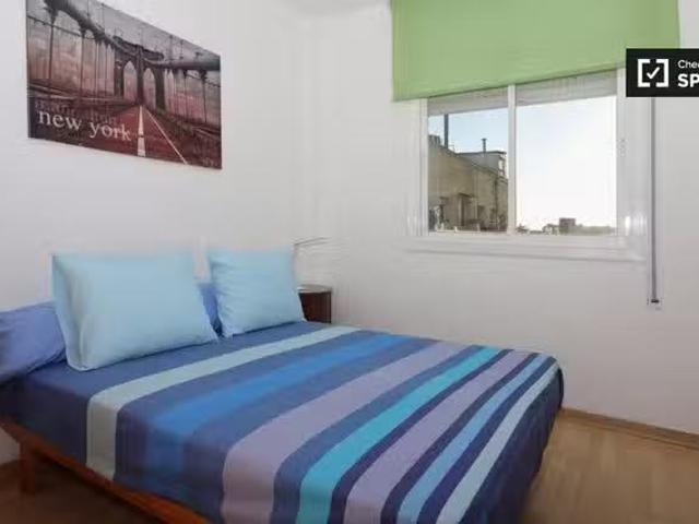 ¡Renta! Se alquila habitación en piso de 3 dormitorios en Dret.