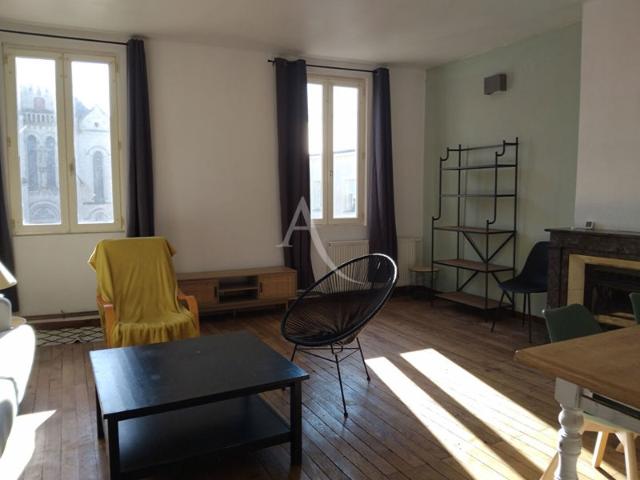 NUEIL SUR LAYON Appartement T4 meublé