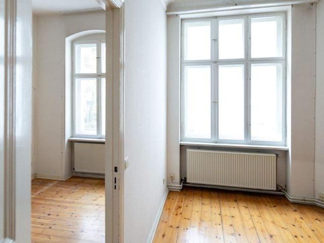 Nur einen Steinwurf vom Lietzensee entfernt: charmante, bezugsfreie 2 Zimmer Altbauwohnung!