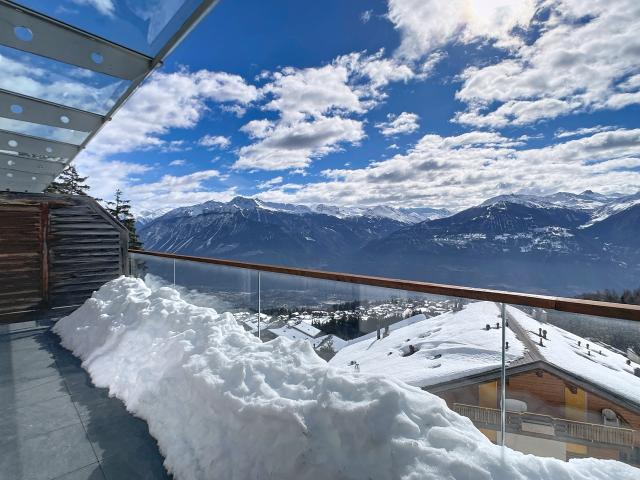 Nur einen Steinwurf von der Standseilbahn entfernt: atemberaubende Aussicht und optimaler Sonnenschein