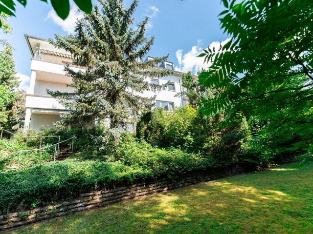 Nur noch eine Einheit – stilvoll sanierte Altbauwohnung am Wolfsberg mit Panorama