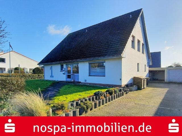 Nur wenige Schritte bis zur Eider: Teilunterkellertes Wohnhaus mit Einliegerwohnung und zwei Garagen
