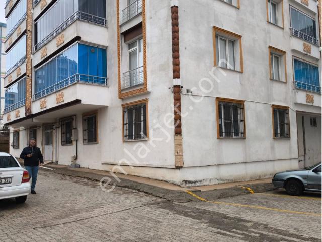 Nurettin Emlaktan Satılık 3+1 Yüksek Giriş Kat Daire