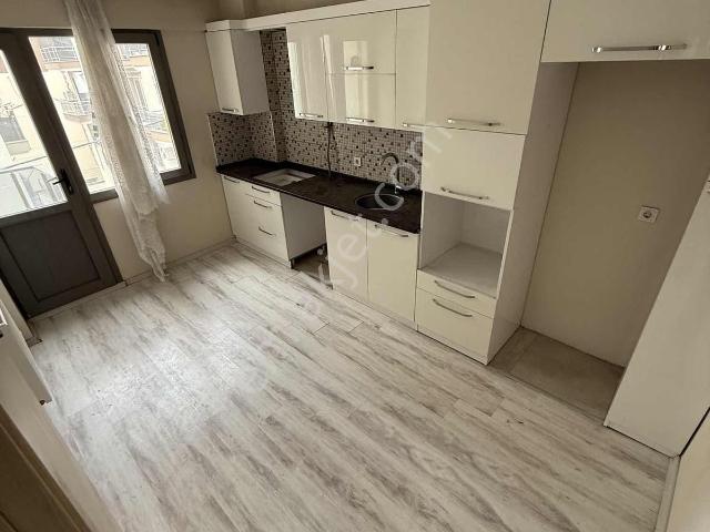 Nurfen'den 3 Cepheli Ebeveyn Banyolu Arakat Kiralık Daire