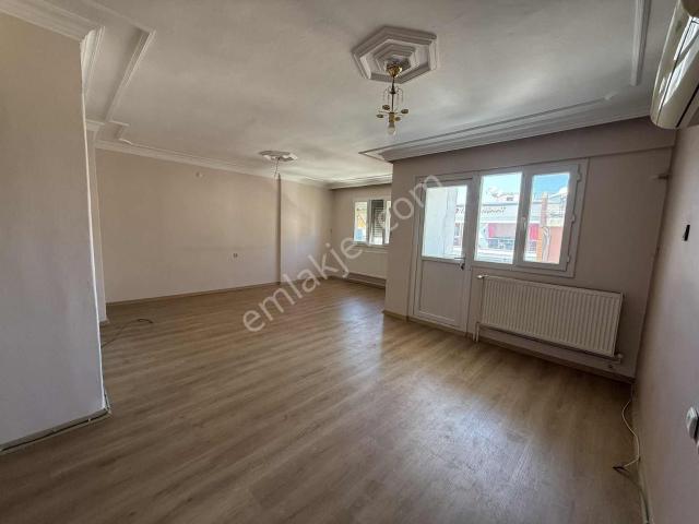 Nurfen'den Emek Sitesinde Bakımlı 3+1 Kiralık Daire