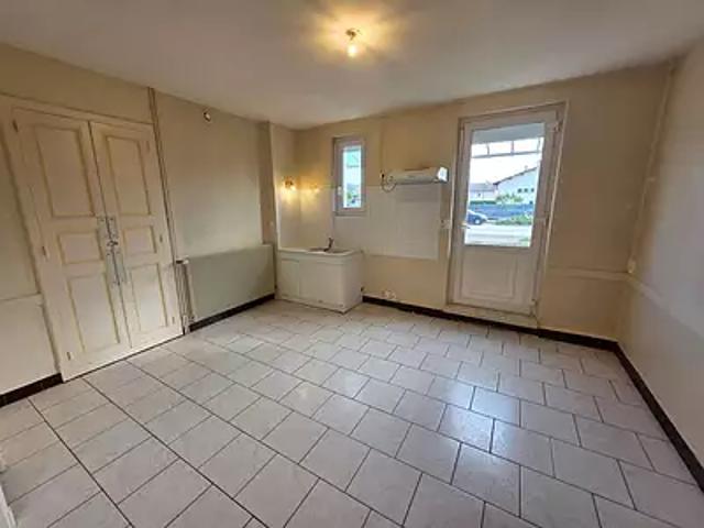 Nurieux Volognat 01460 Location appartement 4 pièces t4 au dernier étage cave
