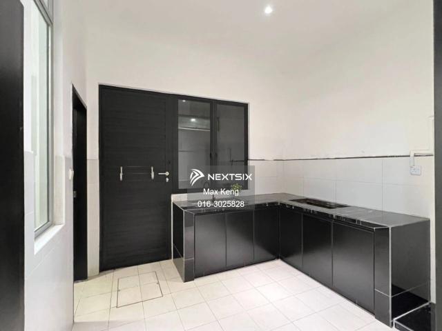 Nusa Bestari Ground Floor 店面️ 已经有租客帮你收租 20×65 Freehold️ Non Bumi Lot️ 位于成熟商业区 周边商家林立、人流稳定，做生意和投资价值都相当不错️ 邻近 Bukit IndahSelling Price RM799K