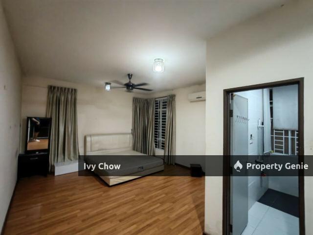 Nusa Bestari Master room for rent