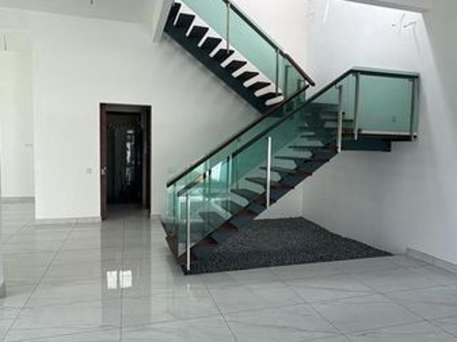 Nusa Duta 3 | 2 storey Semi D | 50x90 Land | 4+1 Bed 5 Bath | Freehold | Gated & Guarded