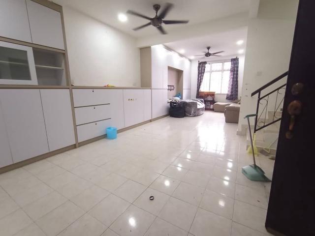Nusavilla Nusa Bestari Townhouse 4 Bedroom Renovate For Sale