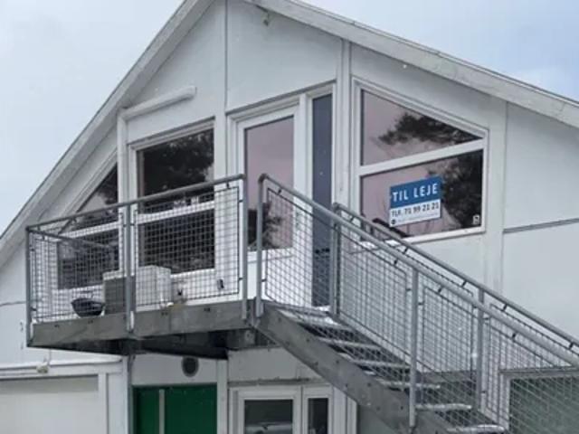Ny istandsat lyst kontor. velindrettet med 3 rum, herudover køkken og toilet