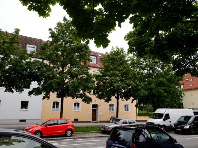 Nymphenburg 2,5 Zimmer Wohnung in Stadthaus mit großem Westbalkon