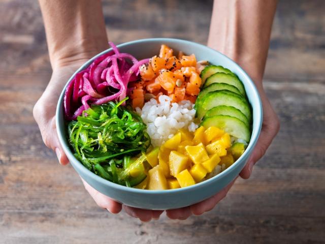 NYON: SEHR SCHÖNES POKÉ, SUSHI, SALAT FAST FOOD GESCHÄFT ZU VERKAUFEN