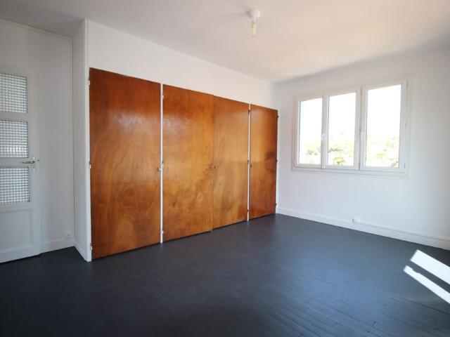 NYONS APPARTEMENT T3 DERNIER ETAGE PROCHE CENTRE