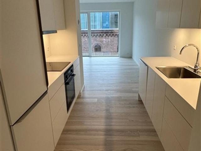 Nybygget/central placeret 3 vær med vestvendt altan, København V, København