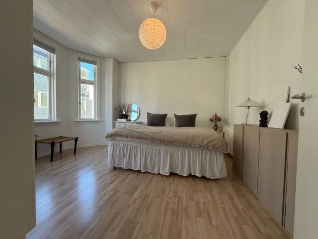 Nyistandsat gågade lejlighed på 83 m² med stor altan
