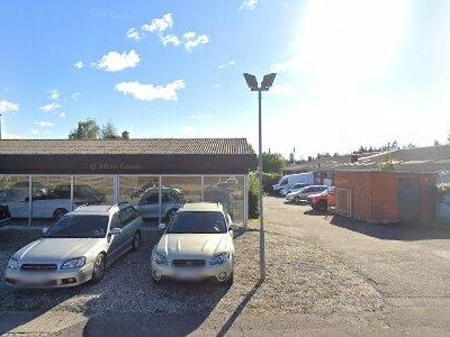 Nyistandsat kontorlejemål med fritlagte bjælker og adgang til have – Ballerup