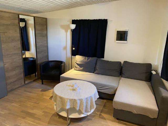 Nyponvägen, Färjestaden