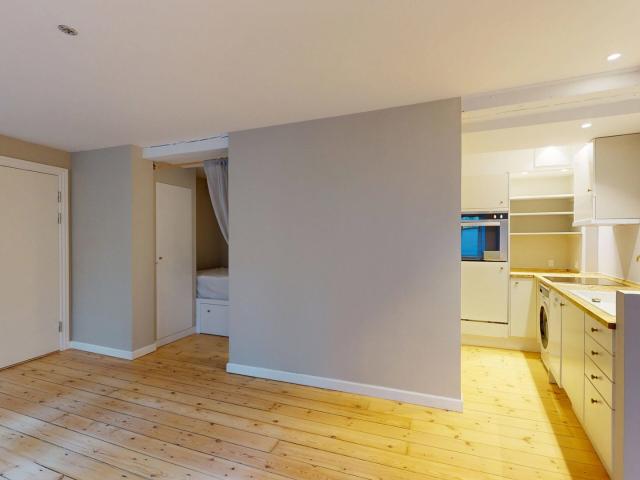 Nyrenoveret 1,5 værelses i Hyskenstræde, København K