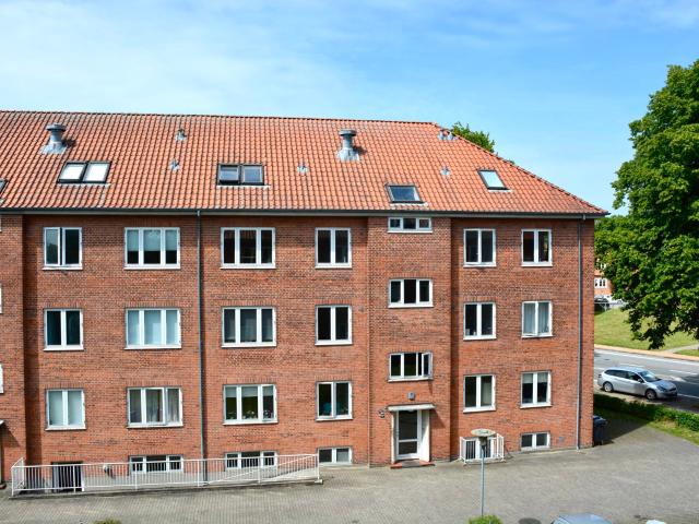 Nyrenoveret 2 værelses lejlighed, 74 m² i Odense V
