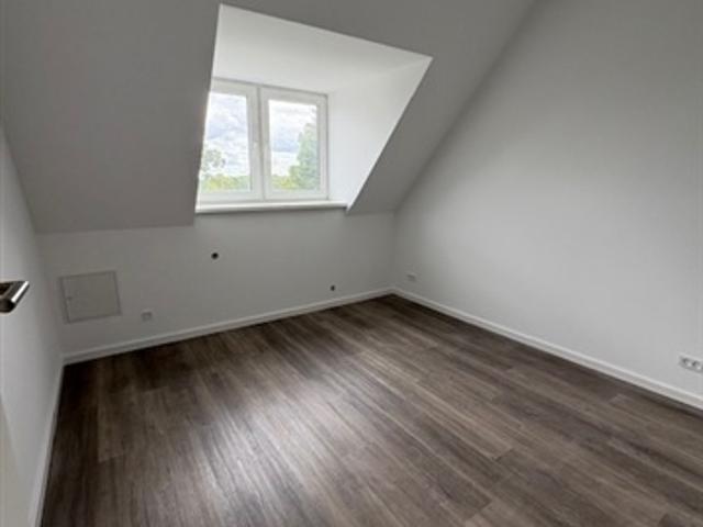 Nyrenoveret 3 værelses lejlighed centralt i Padborg udlejes