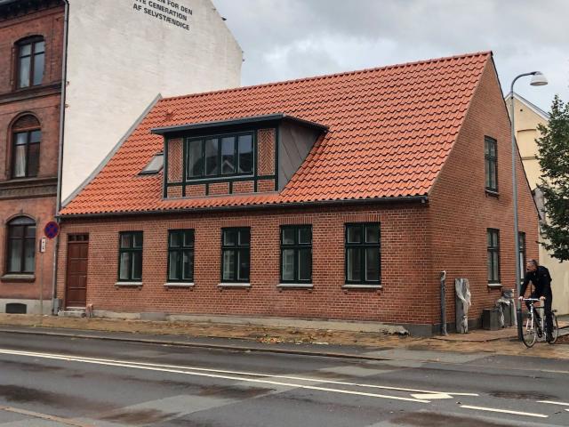 Nyrenoveret 3 værelses lejlighed nær Odense gågade