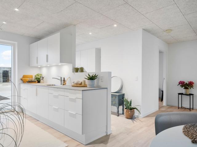 Nyt familievenligt rækkehus i Snejbjerg med privat have/terrasse og mulighed for ladestander