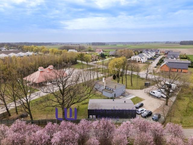 Oławska 3 600 m², Księginice