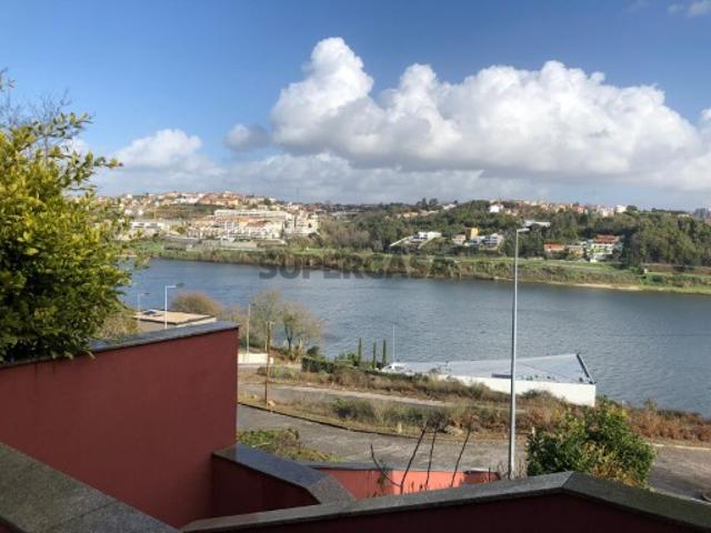 ’ GAIA ’ MORADIA MODERNA COM VISTAS SOBRE O RIO DOURO