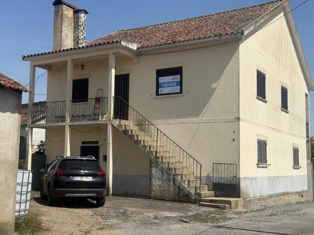 O Refúgio Perfeito no Interior de Portugal – Moradia Tradicional mobilada em Lodões