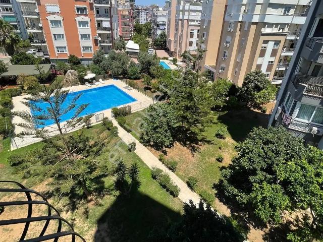 Öğretmenevleri Ara Kat Havuzlu Satılık 3+1 Daire
