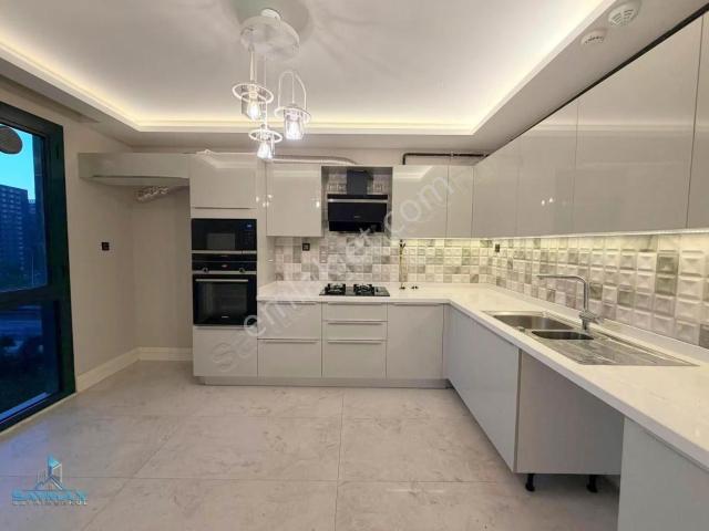 Öğretmenler Bulvar Üzeri Site İçerisinde 4+1+sıfır Satılık Daire