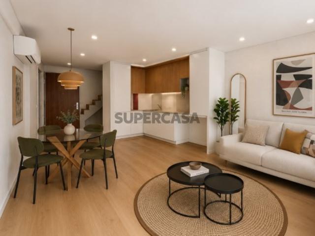 O Sentinela | T2 Duplex novo com 2 varandas e fachada do Vhils