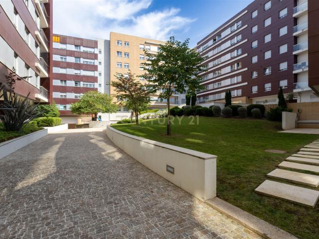 O Seu Refúgio Moderno em Gaia: T2 com Suite, Varanda e Condo. 97m² Oliveira Do Douro
