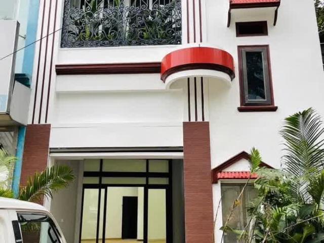 Ô Tô Đỗ Cửa Ngày Đêm Nhà Dân Xây Kiên Cố Kinh Doanh Sầm Uất Ô Tô Đỗ Cửa Ngày Đêm Nhà Dân