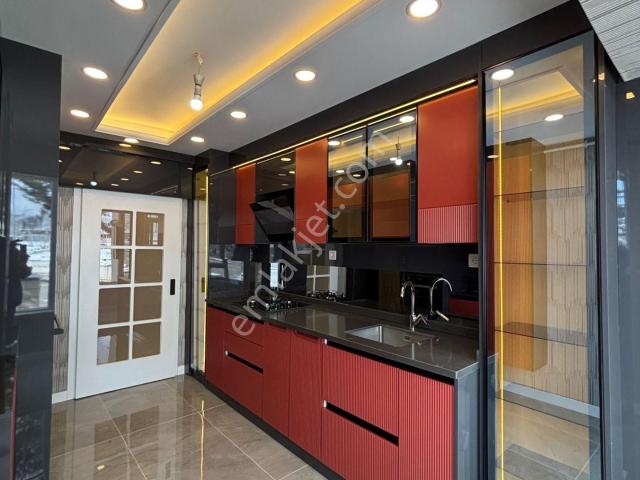 Oğuzlar Mh. 3+1 Site İçinde Ara Kat Asansörlü Bağımsız Giyinme Odalı Daire